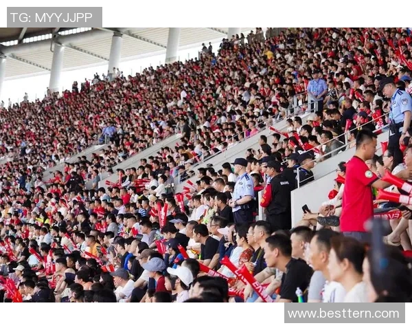 足球巨星温情陪伴稚嫩童心赛场内外共绘梦想画卷